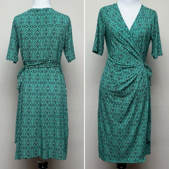 Motherhood Maternity Dresses & Skirts - Motherhood Maternity Wrap Dress Green Geometric Print Size Small